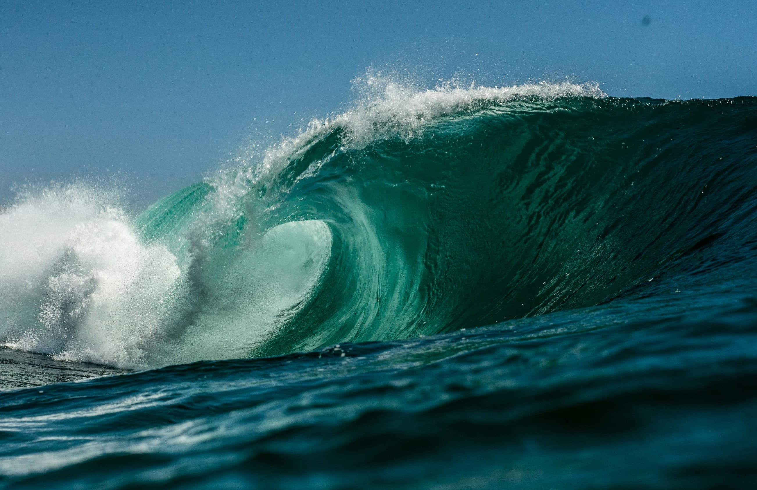 Breaking wave background